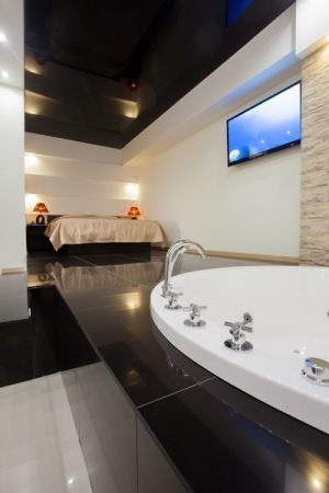 suite-8